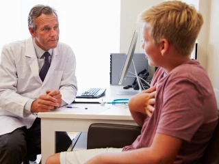PL_chlapec_doktor_ordinace_vysetreni