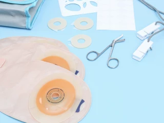stoma pomucky modra
