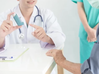 Jak hodnocení biomarkerů pomáhá při rozhodování o léčbě těžkého astmatu