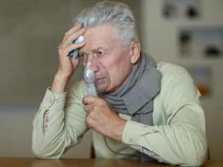 astma senior muž potíže s dechem