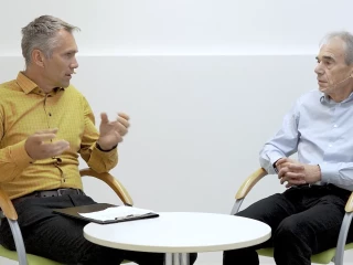 Video: Axiální spondylartritida: Co dnes víme o patogenezi a vzniku onemocnění