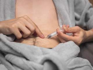 subkutánní_injekce_břicho