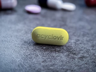 acyklovir