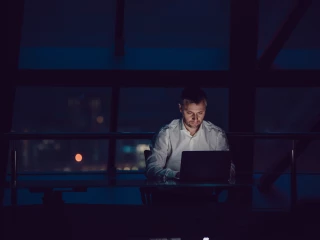 noc práce