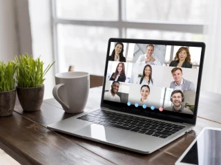 online konference sympozium call notebook skype kancelář porada