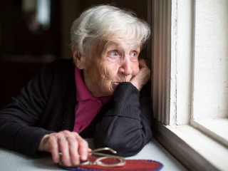 smutna_seniorka