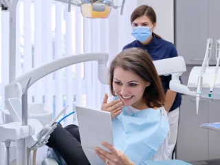 dentální implantát_žena