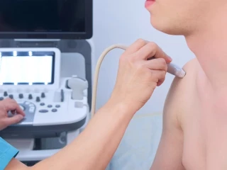 ultrazvuk ramene mladý muž teenager kluk klouby vyšetření kloubů