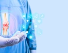 Joint pain, arthritis and tendon and cartilage problems. Human knees with inflammation and pain, modern digital technology. Doctor analyzes knee pain isolated on light blue background