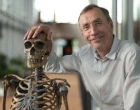 laureát s kostrou