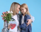 dcera gratuluje matce ke dni matek 25