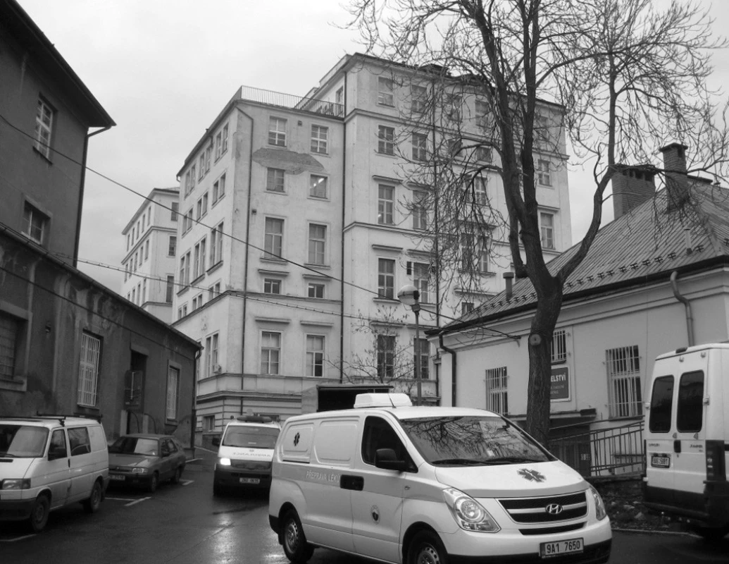 Místo, kde byla v roce 1988 Obezitologická jednotka založena – IV. interní klinika 1. lékařské fakulty a Všeobecné fakultní nemocnice