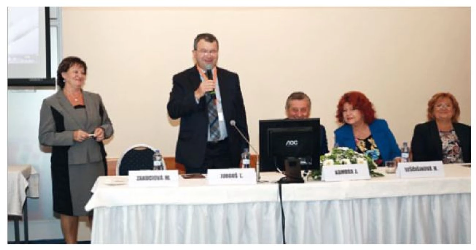 Slavnostní zahájení 29. Hildebrandových Bardějovských gastroenterologických dnů. Hlavní organizátorka akce, MUDr. Mária Zakuciová a předseda Slovenské gastroenterologické společnosti, doc. MUDr. Ľubomír Jurgoš, PhD.
Fig. 1. The opening ceremony of the 29th Hildebrand Bardejov Gastroenterology Days. The main organizer, Dr. Mária Zakuciová and the Chairman of Slovak Society of Gastroenterology, Assoc. prof. Dr. Ľubomír Jurgoš, PhD.