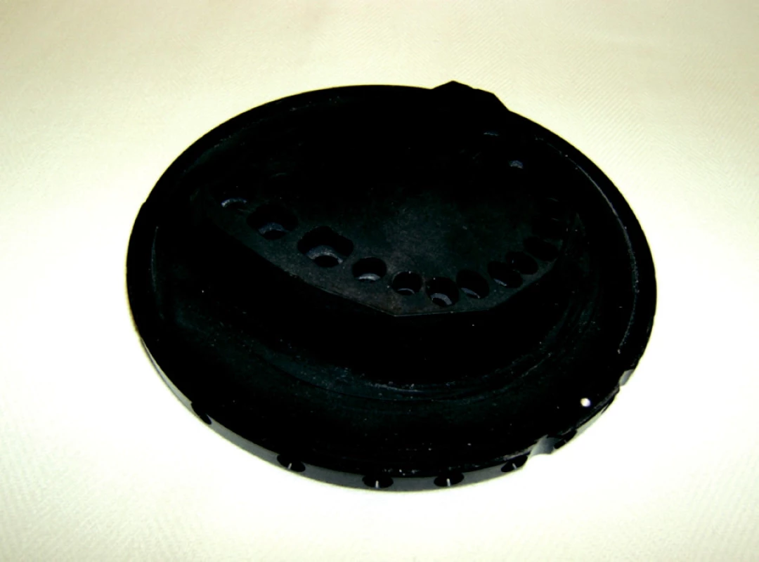 Kovový model.