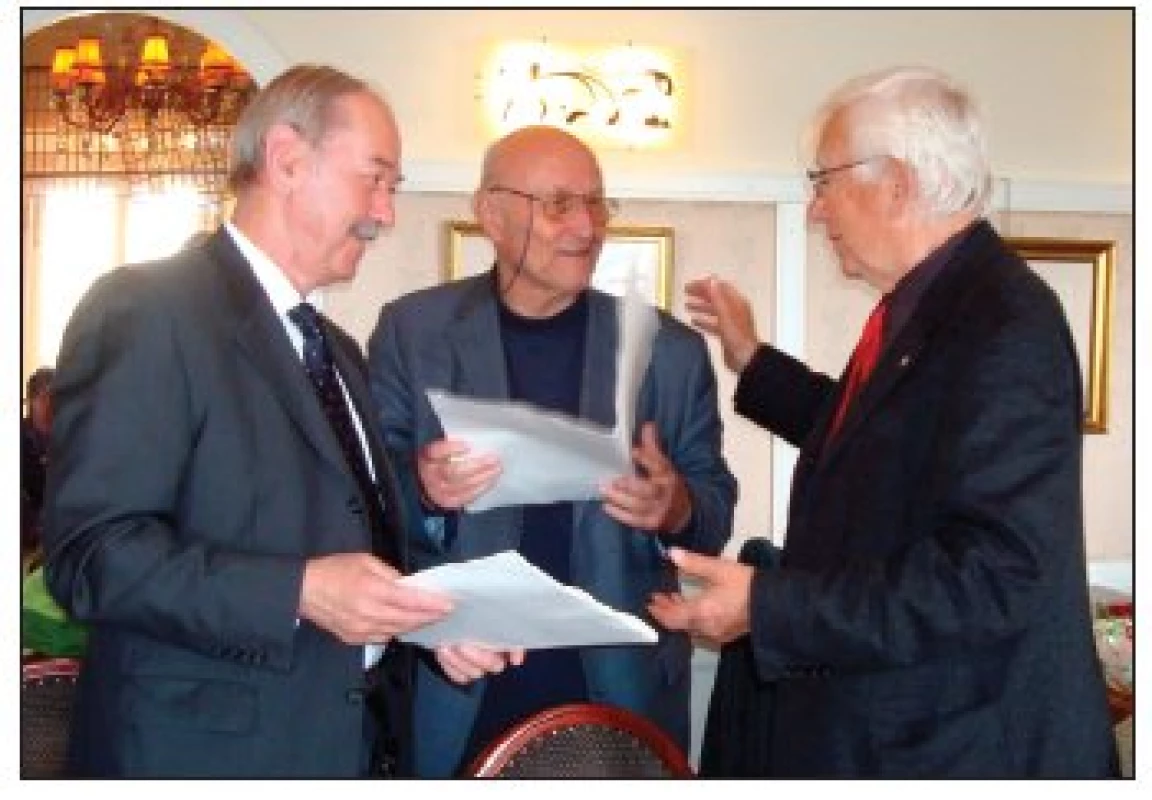Prof. J. Sopko, prof. K. Vrtička a doc. F. Šram na I. sympoziu o uměleckém hlasu v Praze 2009.