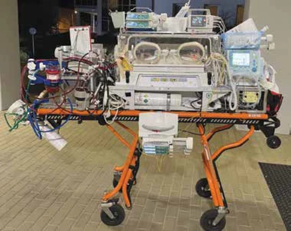 Transportní systém pro novorozenecké ECMO