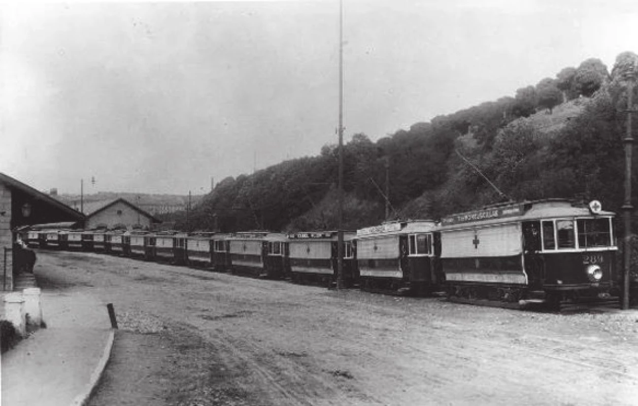 Pražské sanitní tramvaje (Archiv Dopravního podniku, a.s. Praha)