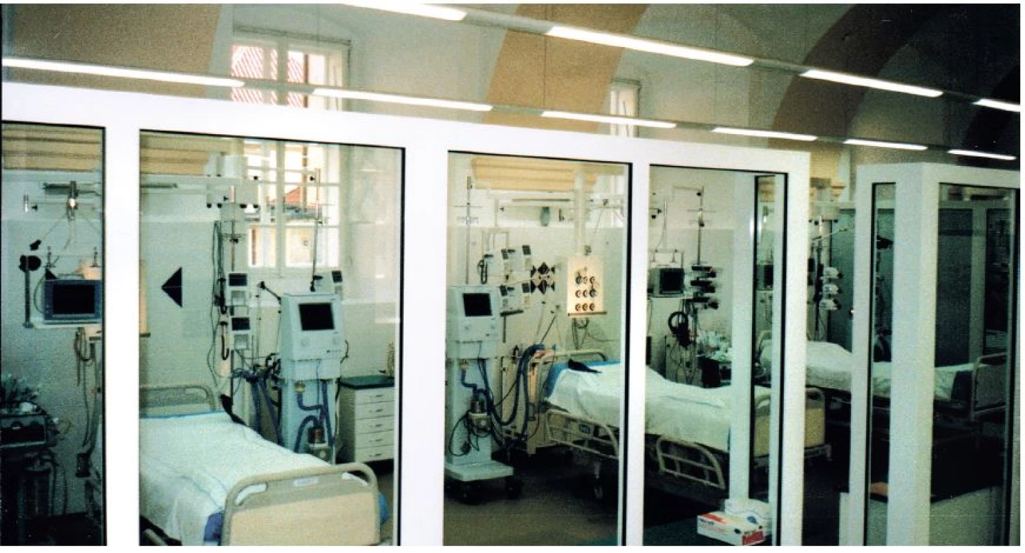 Lůžková stanice s barokními stropy těsně po rekonstrukci v roce 1999