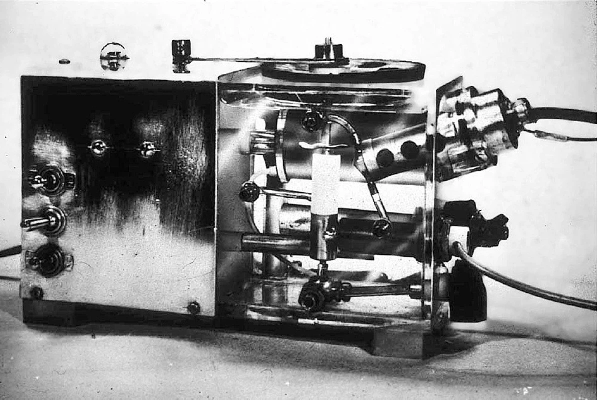 This first blood gas analyzer containing oxygen and carbon dioxide electrodes was displayed at the American Society of Anesthesiologists in October, 1957 and again at the American Physiologic Society in April, 1958
