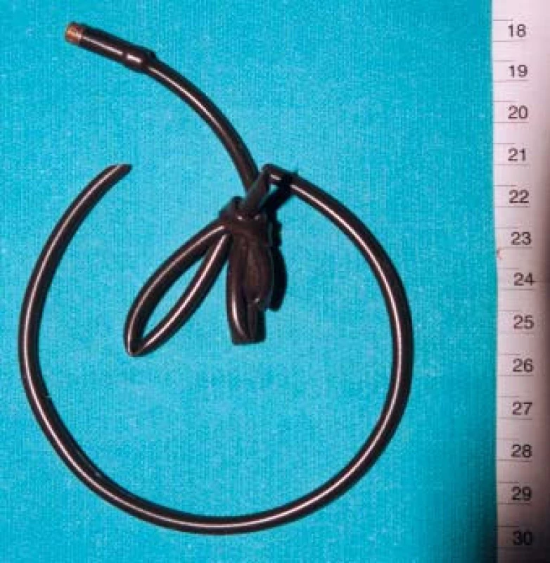 Na „míru“ upravená bužírka s elektrickou pojistkou.
