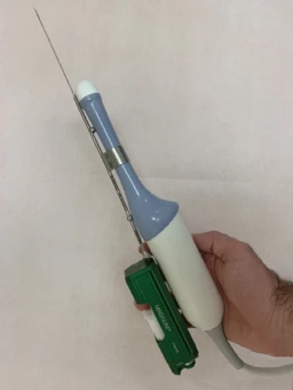 Zkompletovaný systém k provedení tru-cut biopsie.