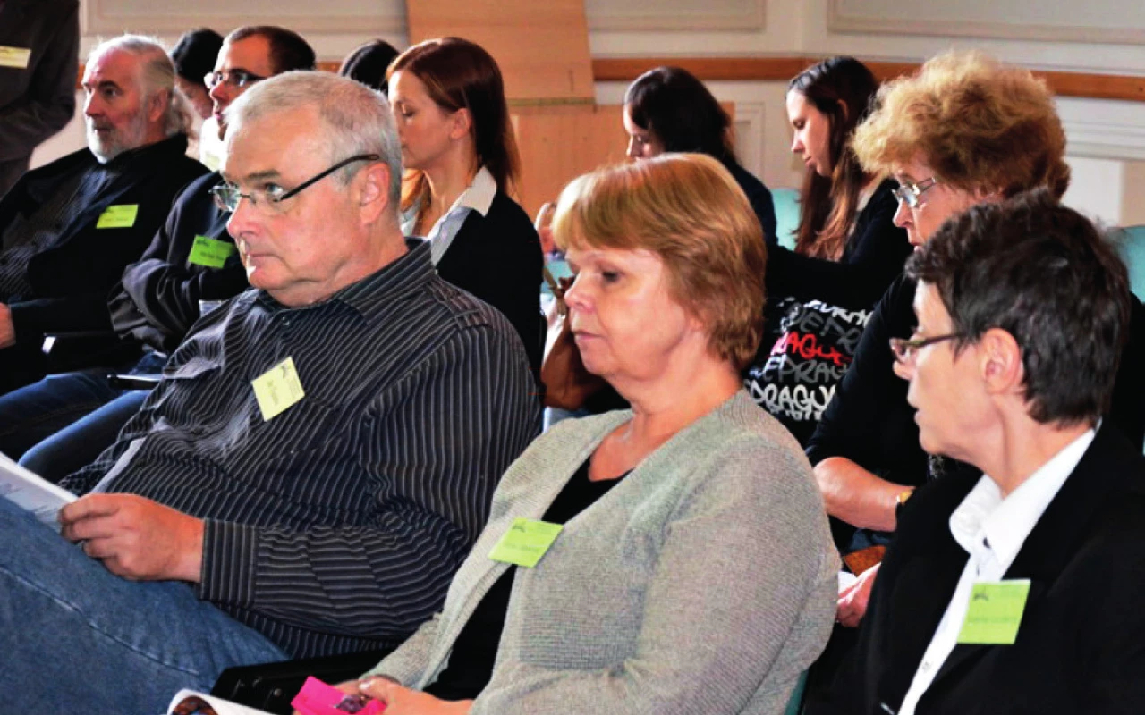 Účastníci konference – vlevo předseda České a slovenské společnosti pro mutagenezi zevním prostředím Ing. Jan Topinka, DrSc. (AV ČR), uprostřed RNDr. Alena Gábelová, CSc., místopředsedkyně společnosti pro Slovensko (SAV)