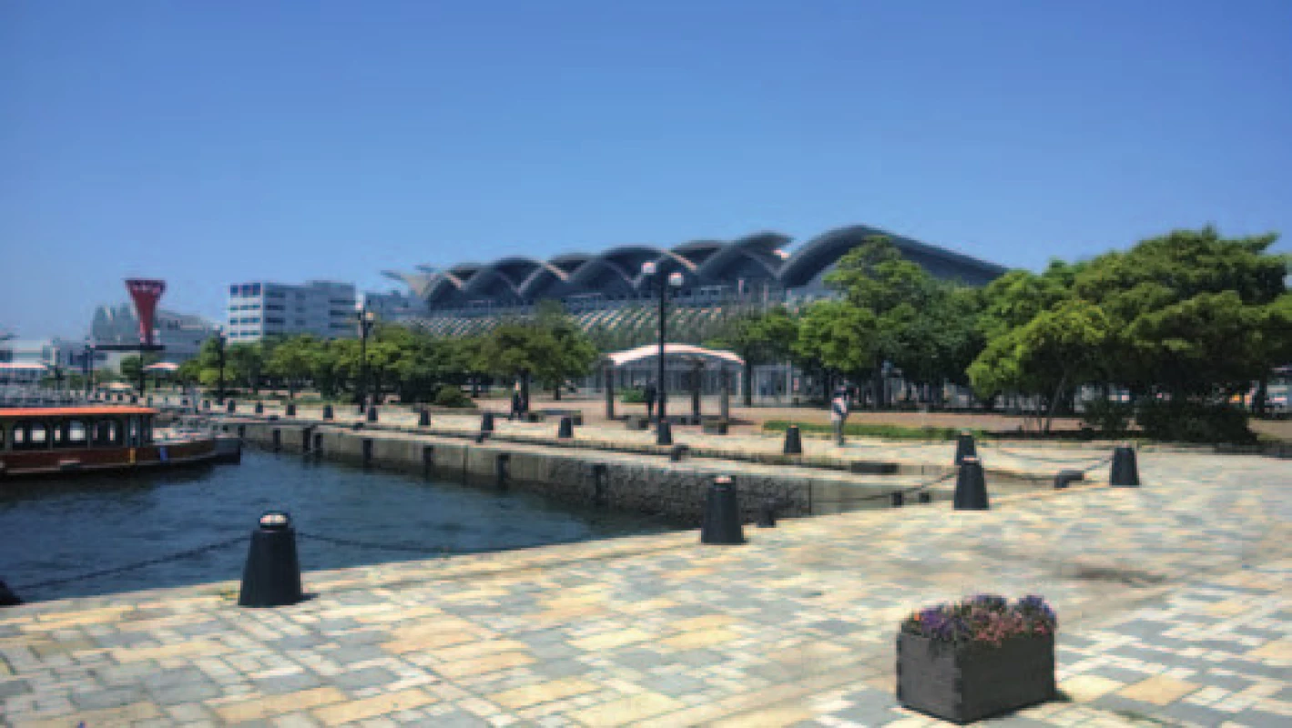 Přístavní kongresové centrum ve Fukuoce.
Fig. 2. Harbor congress center in Fukuoka.