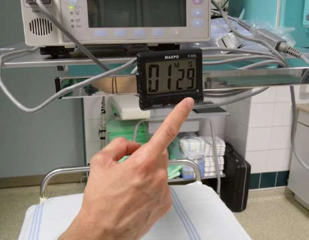 Měření prohlížecího času stopkami.
Fig. 1. Measuring of withdrawal time with stop watch.