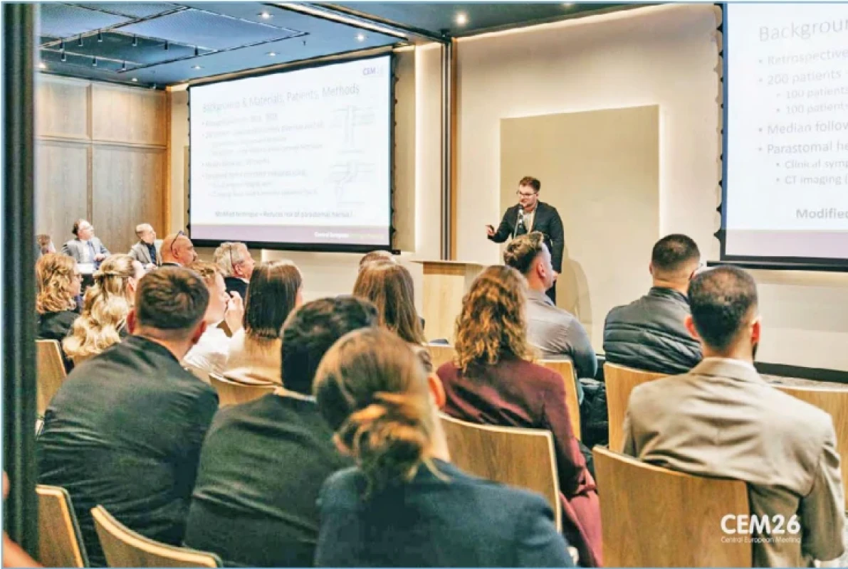 Přednášení rezidentů. Fig. 3. Residents giving a presentation.