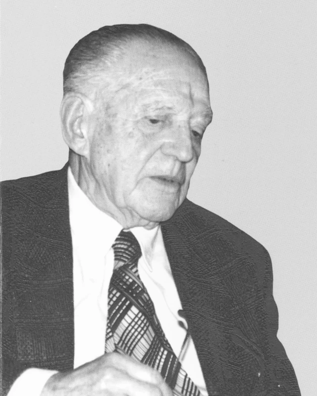 Prof. MUDr. Bohuslav Niederle, DrSc. Snímek ze začátku devadesátých let minulého století. (Ze soukromého archivu Prof. RNDr. J. Niederleho, DrSc.)
Fig. 1. Prof. Bohuslav Niederle, M.D., Ph.D. (His picture from the ninetieths of the last century. (From the private archive of Prof. RNDr. J. Niederle, Ph.D.)