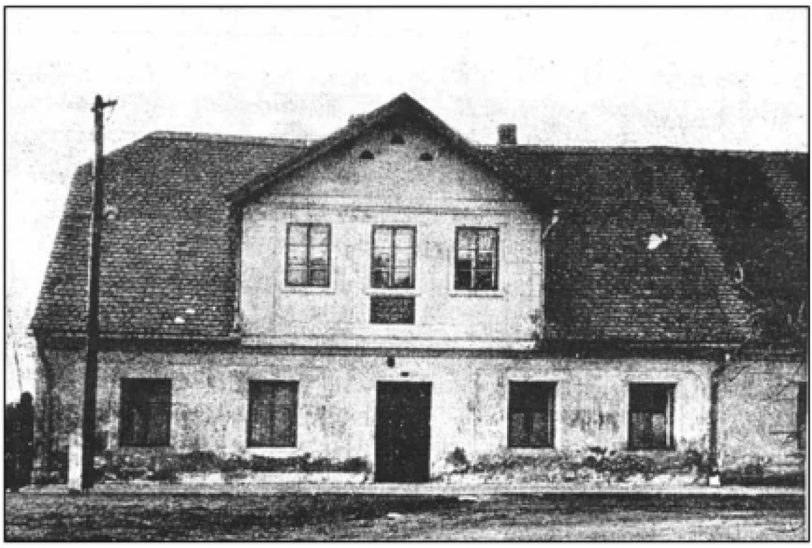 Rodný domek Jana Deyla s  pamětní deskou ve Vysokém Veselí nad Cidlinou [2]