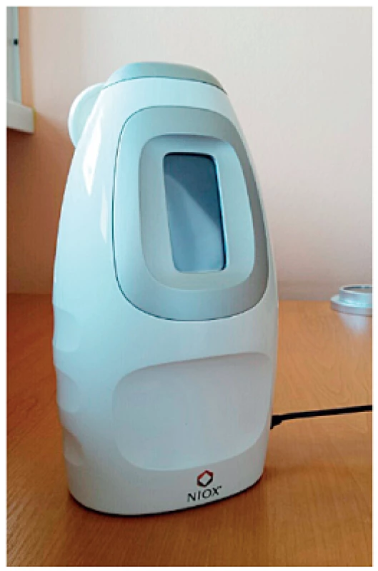 Chemiluminiscenčný analyzátor oxidu dusnatého – Niox MINO<sup>®</sup>.
Fig. 1. Chemiluminescent nitric oxide analyzer – Niox MINO<sup>®</sup>.