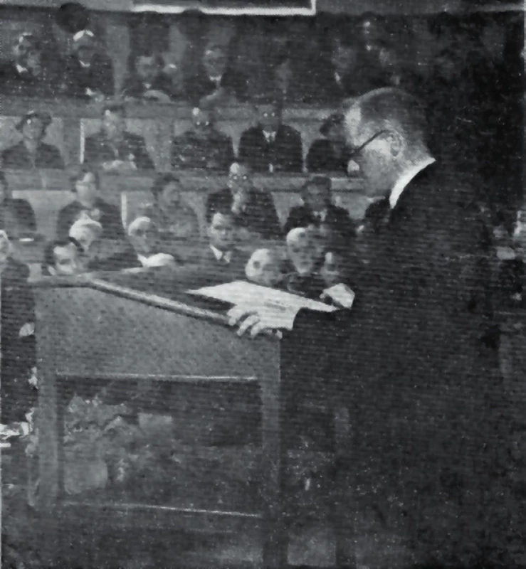 Profesor Pelc při přednášce