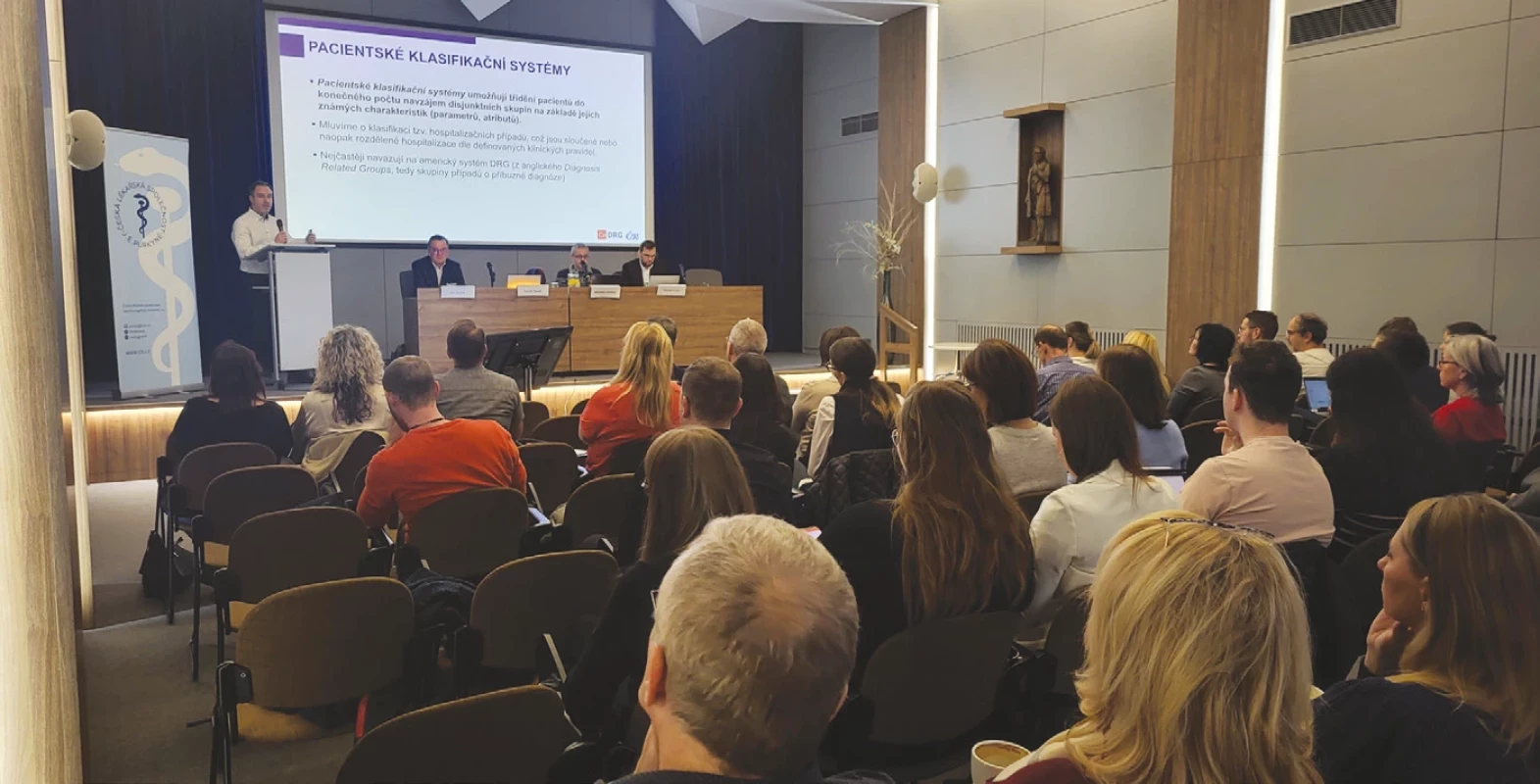 RNDr. Tomáš Pavlík, Ph.D., přednáší o DRG 2026 na Setkání primářů a vedoucích pracovníků lůžkové psychiatrické péče.
