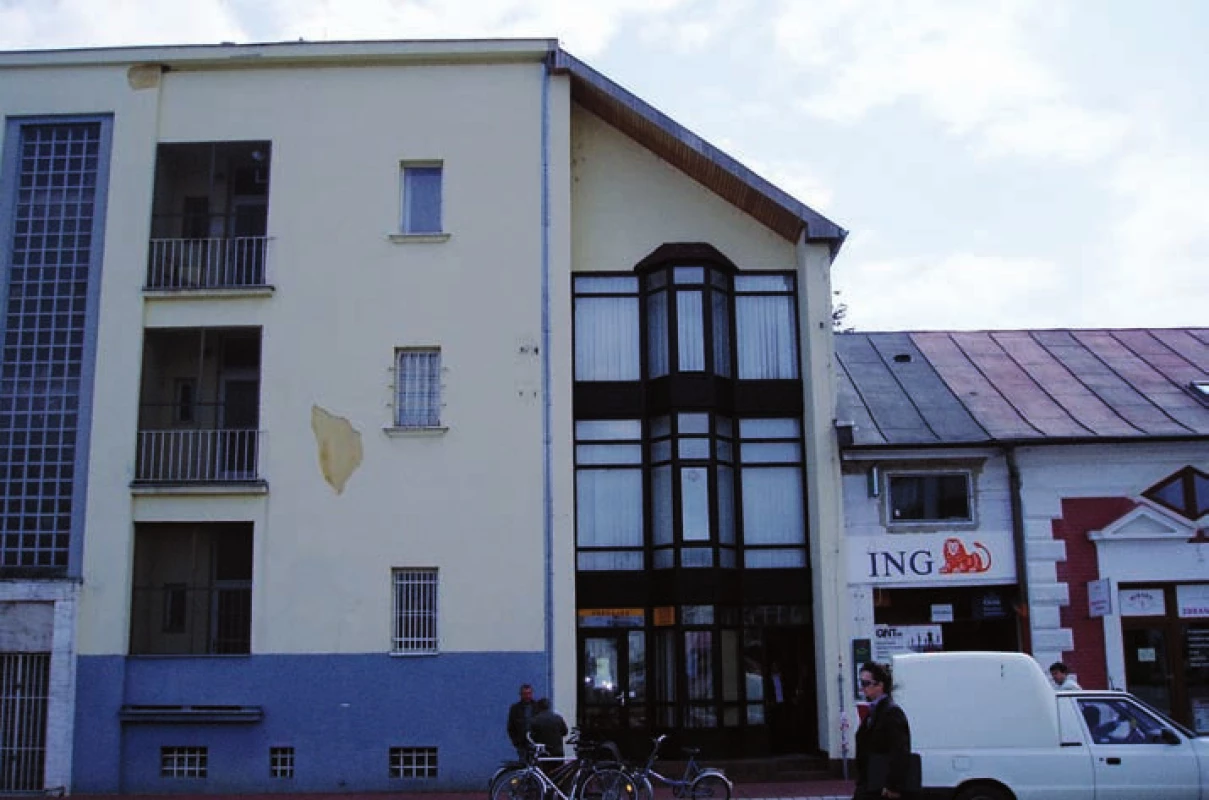 Nová pošta, naväzujúca na časť starej pošty v Michalovciach, odkiaľ Franz Kafka poslal pohľadnicu Felícii Bauerovej.