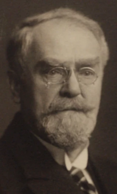 Prof. Ladislav Haškovec (18. 5. 1866, Bechyně – 16. 1. 1944, Praha) (foto cca 1925, pozůstalosti MUDr. Theodora Dosužkova, se svolením Anastazie Kopřivové). Fig. 2. Prof. Ladislav Haškovec (May 18, 1866, Bechyně – January 16, 1944, Prague), photograph circa 1925 (from the estate of Dr. Theodor Dosužkov, with the permission of Anastazie Kopřivová).