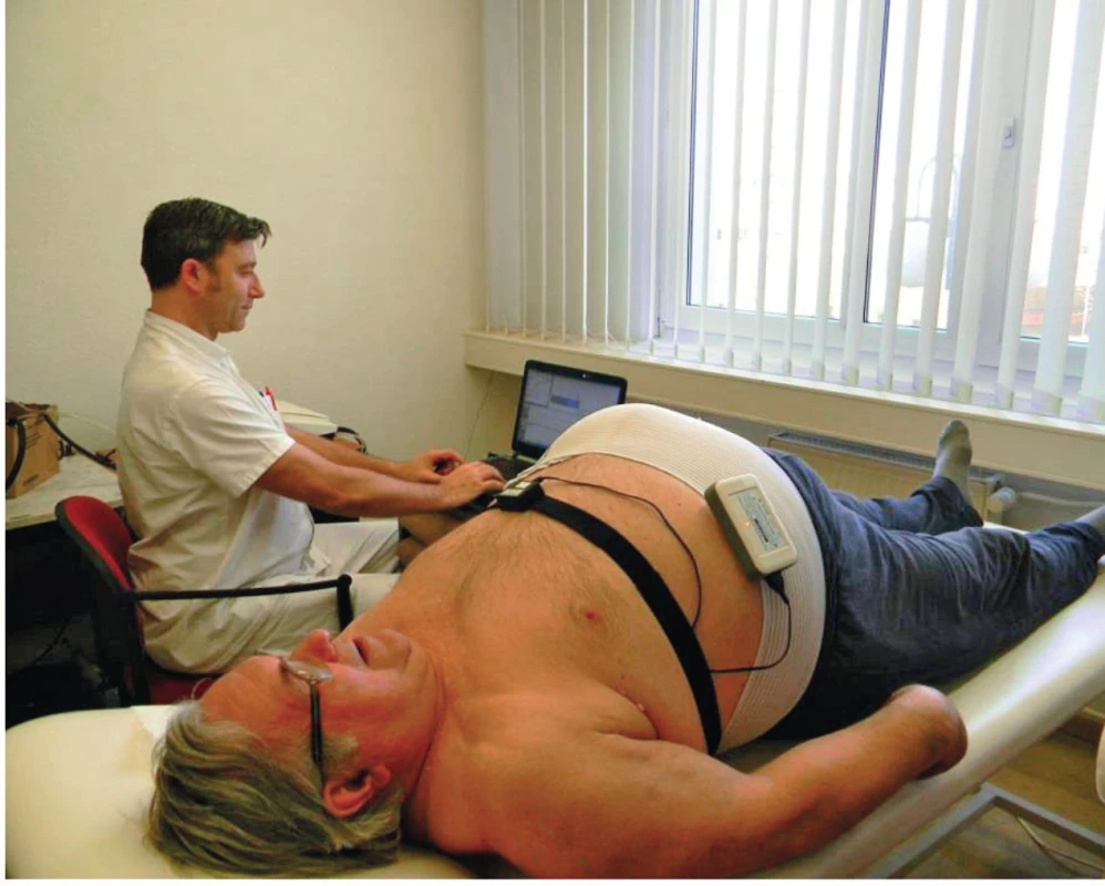 Vyšetření pacienta s použitím metody spektrální analýzy variability srdeční frekvence.