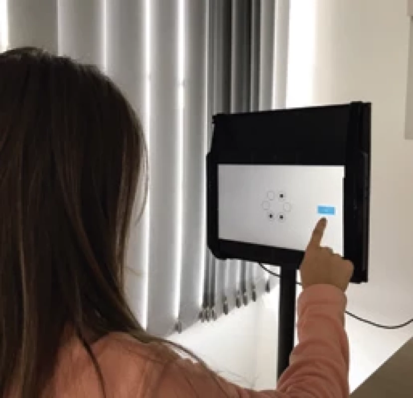 Vyšetření na přístroji Senaptec. Fig. 5. Senaptec examination.
