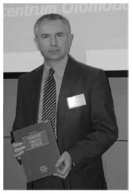 Doc. MUDr. Jiří Řehák, CSc. a nově pokřtěná monografie Venózní okluze sítnice