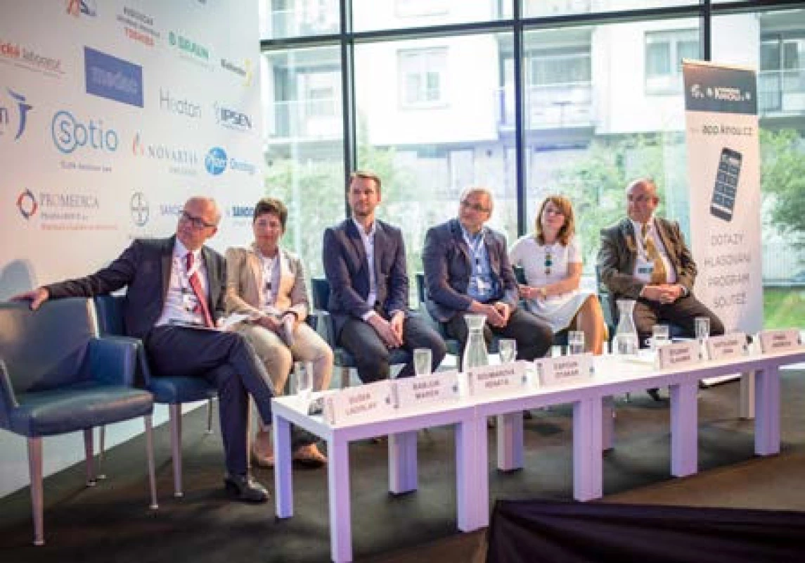 Satelitní sympozium společnosti Astellas. Moderátor prof. MUDr. Marek Babjuk, CSc., přednášející doc. MUDr. Renata Soumarová, Ph.D., MBA, MUDr. Otakar Čapoun, FEBU, doc. MUDr. Vladimír Študent, Ph.D., MUDr. Jana Katolická, Ph.D., prof. MUDr. Jindřich Fínek, Ph.D., MHA
Fig. 3 Satellite symposium of the Astellas company. Moderator prof. Marek Babjuk, M.D., CSc.; lecturers Assoc. Prof. Renata Soumarová, M.D., Ph.D., MBA; Otakar Čapoun, M.D., FEBU; Assoc. Prof. Vladimír Študent, M.D., Ph.D.; Jana Katolická, M.D., Ph.D.; prof. Jindřich Fínek, M.D., Ph.D., MHA.