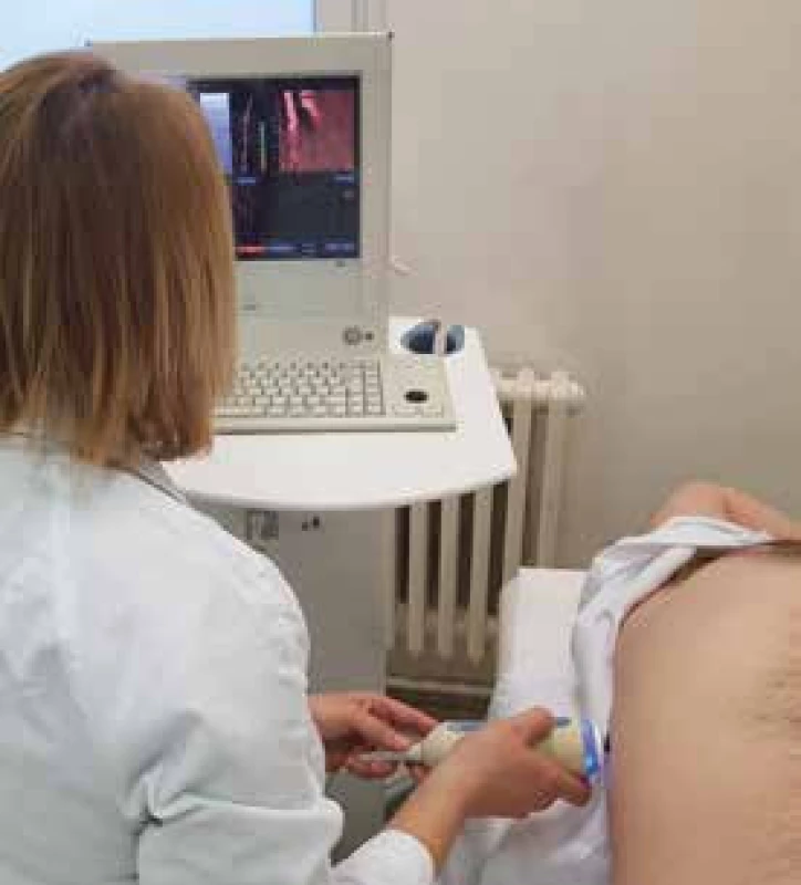 Vyšetření pacienta přístrojem FibroScan® 502