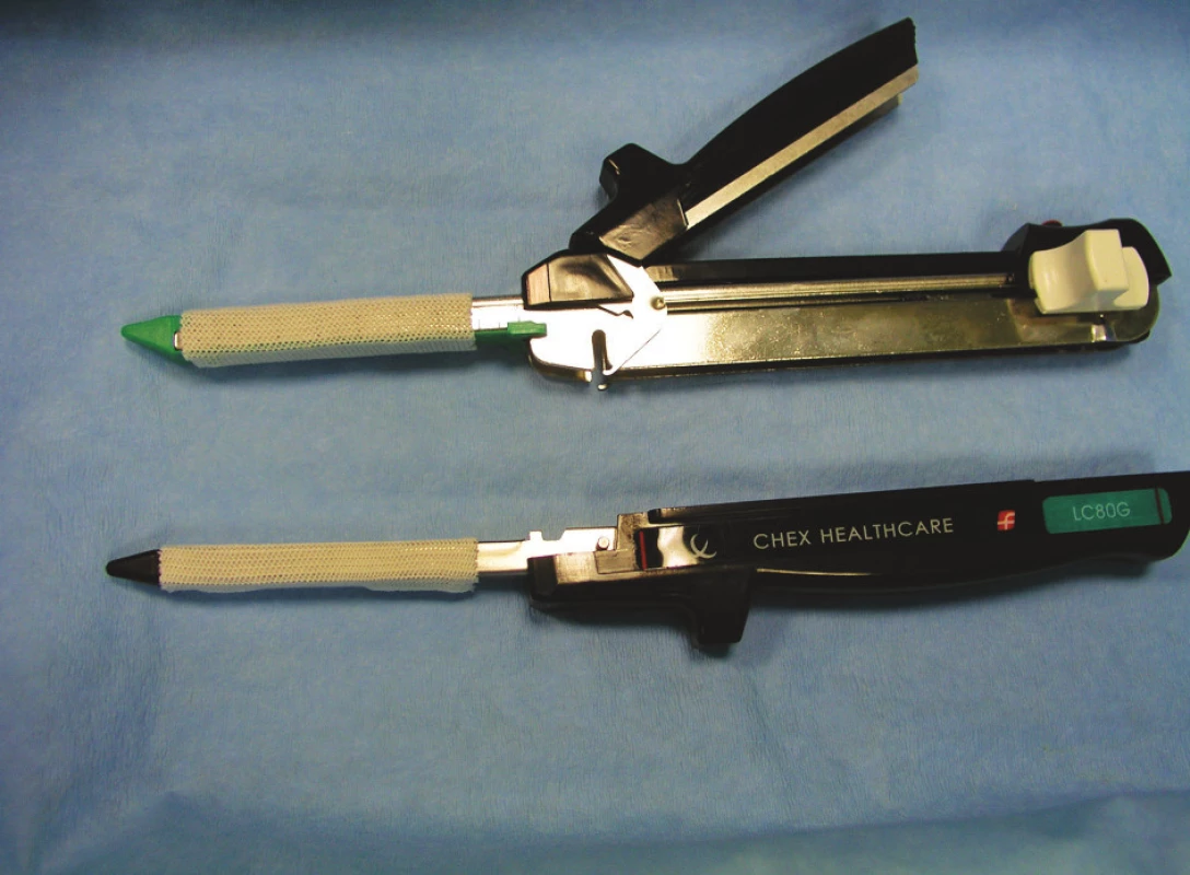 Stapler s návleky Traumacel stapler seam protection
Fig. 1. Stapler with slip‘s Traumacel Stapler Seam Protection
