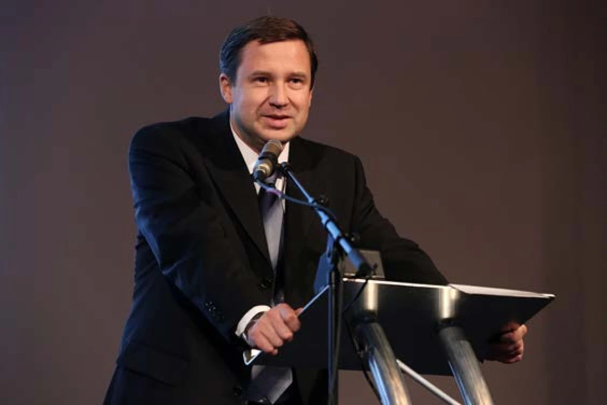 prof. MUDr. Milan Hora, Ph.D., MBA, během předávání ocenění za nejlepší publikaci na 59. výroční konferenci ČUS ČLS JEP (30. 10. – 1. 11. 2013) v Karlových Varech
Fig. 1 Professor Milan Hora, M.D., Ph.D., MBA, during the Best Publication Award ceremony at the 59<sup>th</sup> Annual Meeting of the Czech Urological Society (30. 10. – 1. 1. 2013) in Karlovy Vary