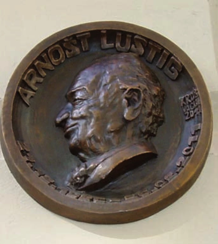 Arnošt Lustig reliéf