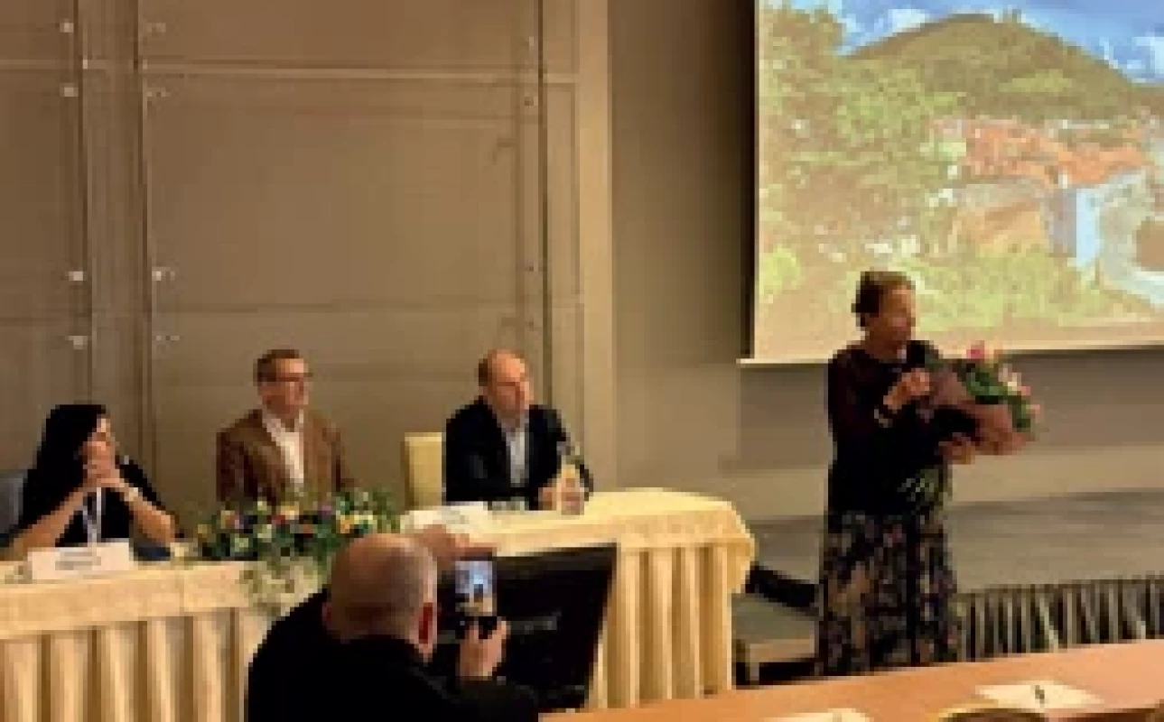 Prof. Češková převzala Zlatou pamětní medaili ČLS JEP za významný přínos v oblasti psychiatrie. (foto: Martin Horna)