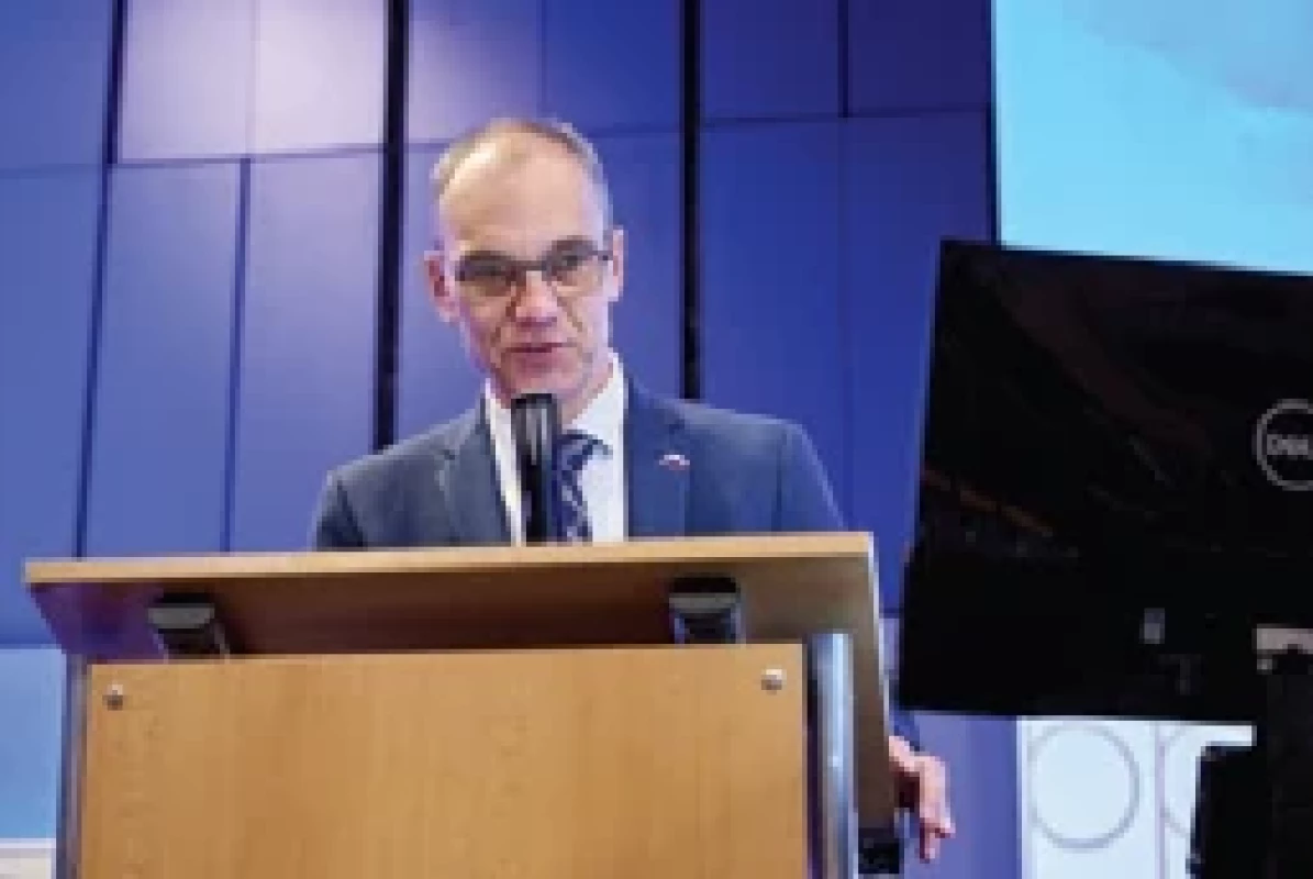 OLE 2025 – prof. MUDr. Ondřej Urban, Ph.D., jako prezident endoskopického workshopu Olomouc Live Endoscopy 2025, zahajuje jubilejní 20. ročník. Fig. 􀍻. OLE 2025 – Prof. Ondřej Urban, MD, PhD, as president of the Olomouc Live Endoscopy 2025 endoscopy workshop, opens the 20th anniversary edition.