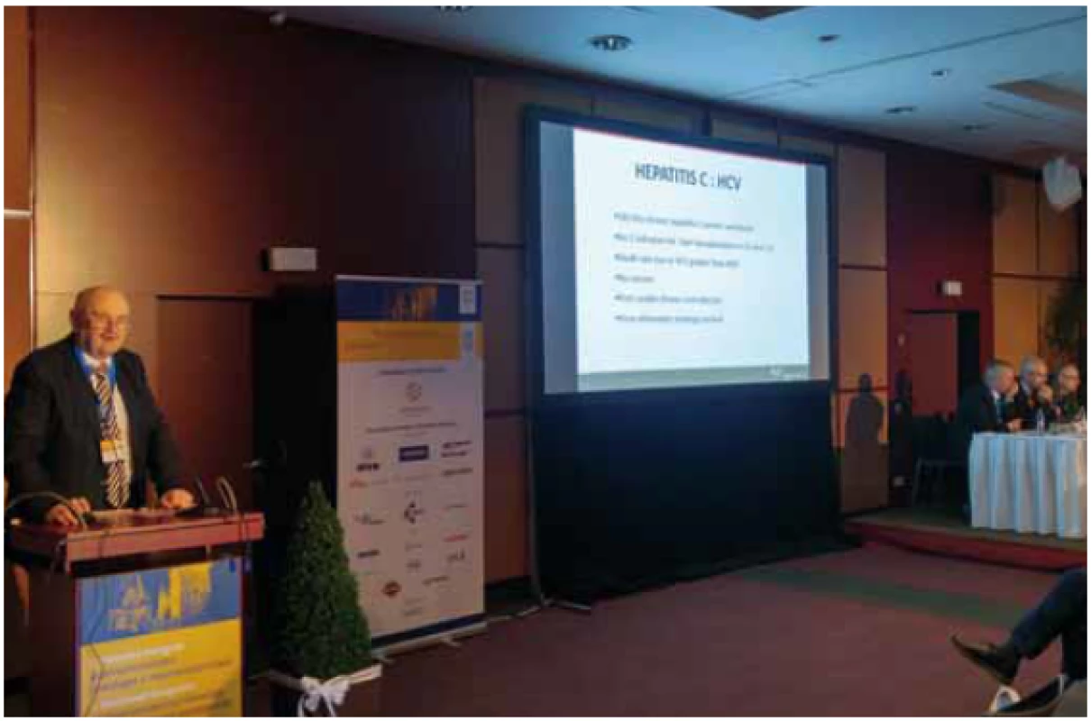 Současný prezident UEG Michael Manns při přednášce.
Fig. 2. Current United European Gastroenterology president Michael Manns during his lecture.
