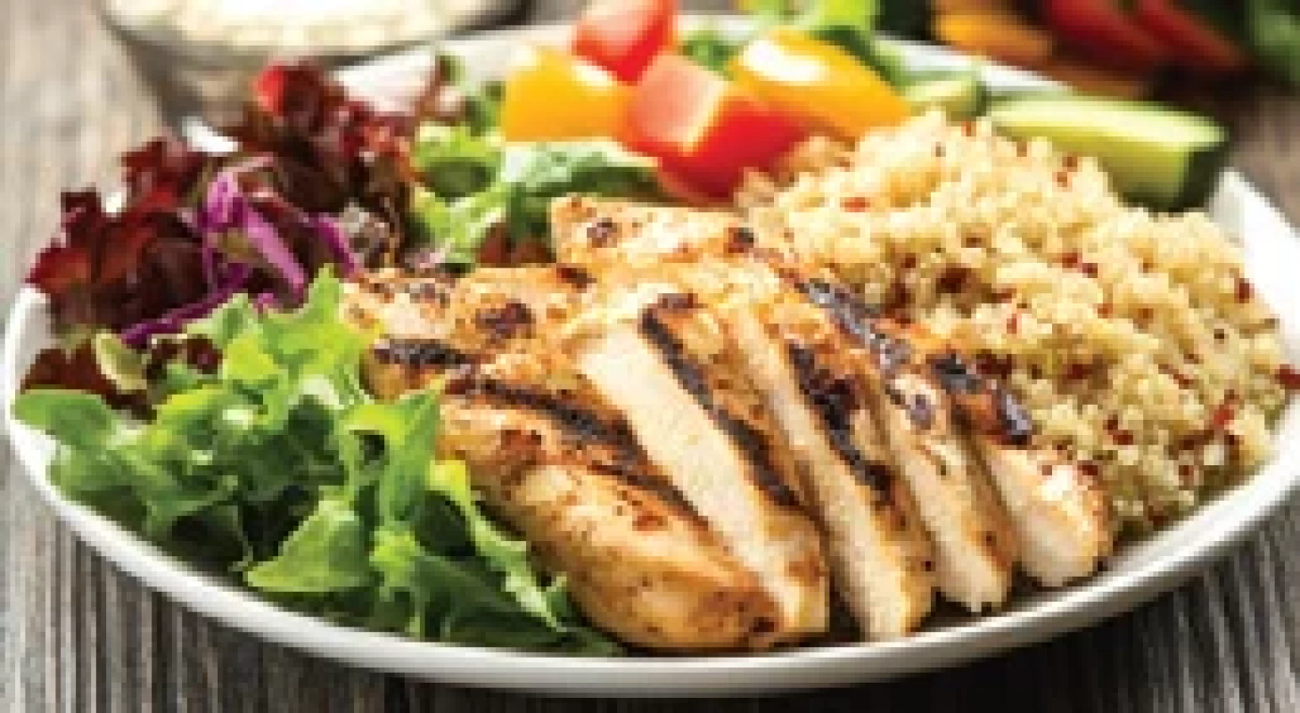 Libové kuřecí prso s quinoou Fig. 􀍹. Lean chicken breast with quinoa.