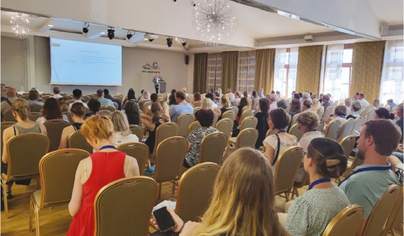 Zájem o odborný program byl mimořádný: Zcela zaplněný hlavní sál hotelu Galant během sympózia 1. LF UK a VFN v Praze.