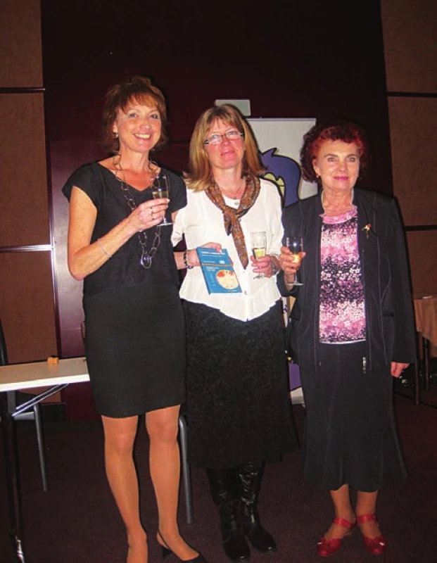 Křest knihy Ekzémy a dermatitidy
Zleva MUDr. Zuzana Nevoralová, Ph.D., as. MUDr. Nina Benáková, Ph.D., a docentka Jarmila Rulcová, CSc.